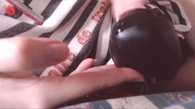 Leve este grande galo preto na sua boca escravozinho