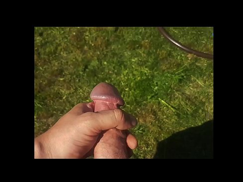 ❤️ A boazona fica com a rata rosa fodida e ejacula com um esguicho num jardim de Verão Porno fodido em nós pt.special-grasser.ru