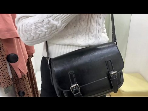 ❤️ Masturbação pública da jovem cadela FeralBerry com um dildo no provador Porno fodido em nós pt.special-grasser.ru