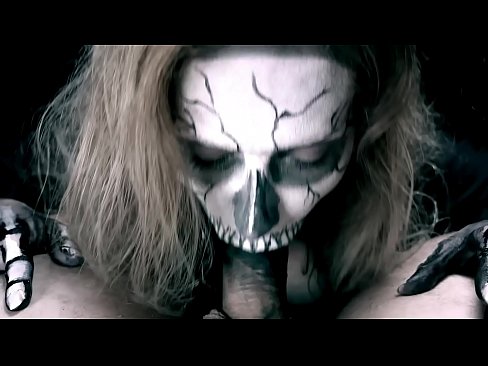 ❤️ Rapariga demoníaca a chupar pilas com a sua boca negra e a engolir esperma. Porno fodido em nós pt.special-grasser.ru