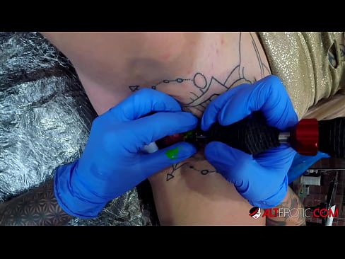 ❤️ Extremamente tatuada, a brasa Sully Savage fez uma tatuagem no seu clítoris Porno fodido em nós pt.special-grasser.ru
