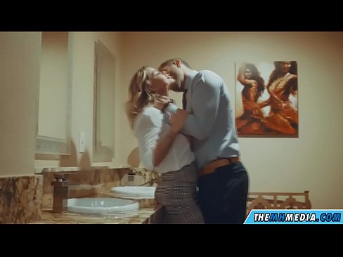 ❤️ Quando uma loira peituda o seduz numa casa de banho pública Porno fodido em nós pt.special-grasser.ru